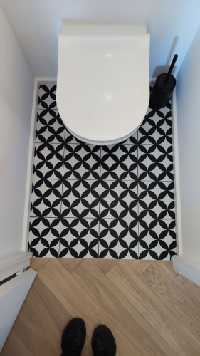 PROJET-UN-NID-D-AMOUR-SIX-FOURS-LES-PLAGES-CARRELAGE-TOILETTE